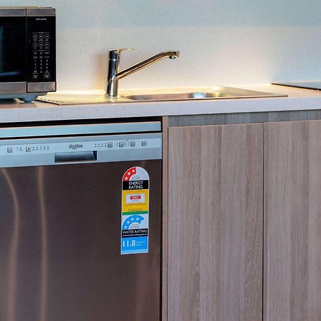 Peppers Marysville Bagian luar foto A dishwasher with a water rating label