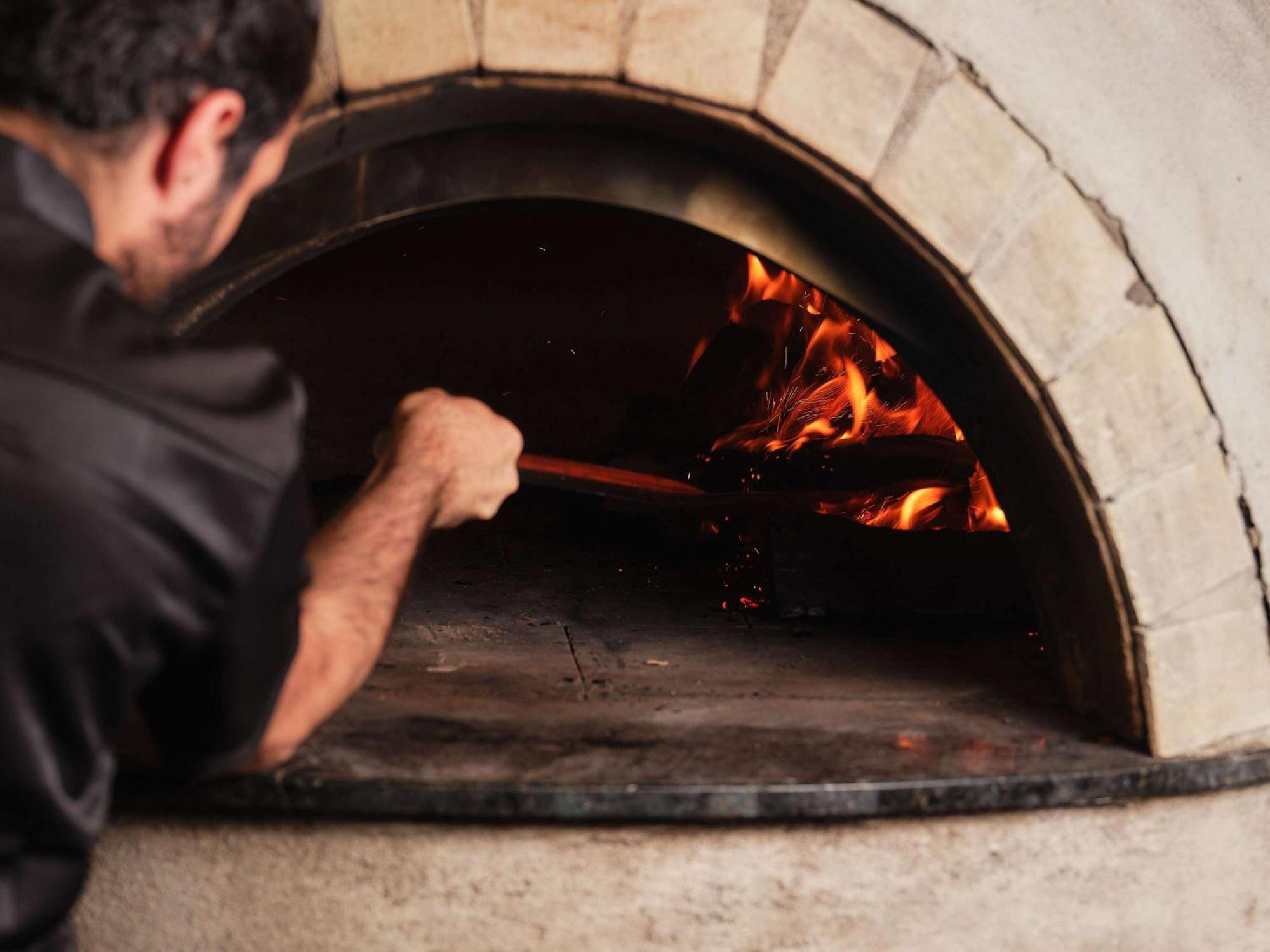 Peppers Marysville Bagian luar foto Wood-burning oven