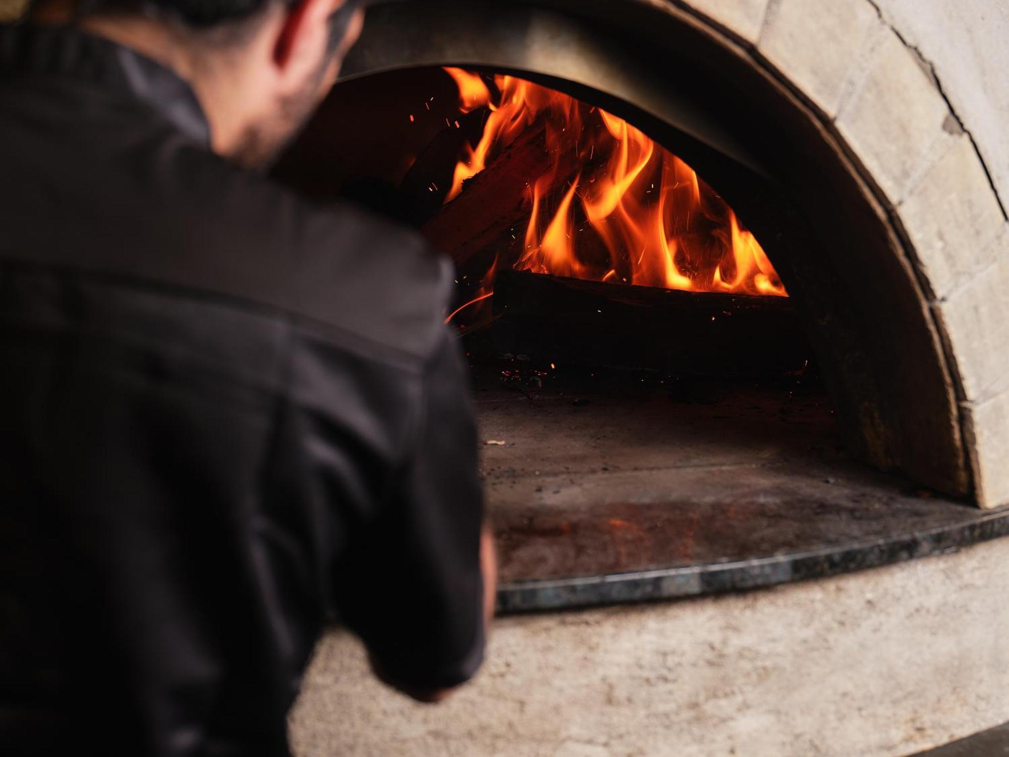 Peppers Marysville Bagian luar foto Wood-burning oven