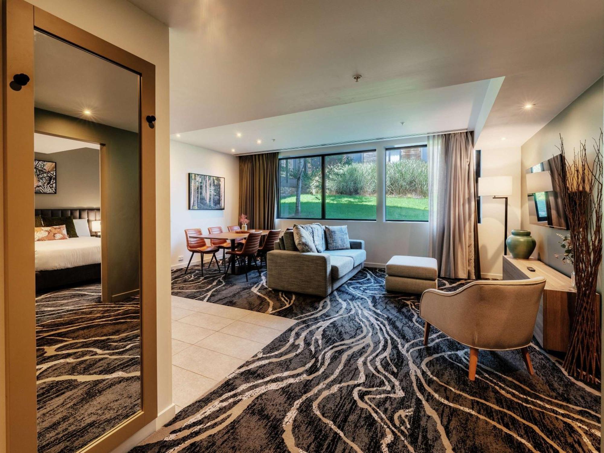 Peppers Marysville Bagian luar foto A suite at the Hilton Whistler Resort and Spa